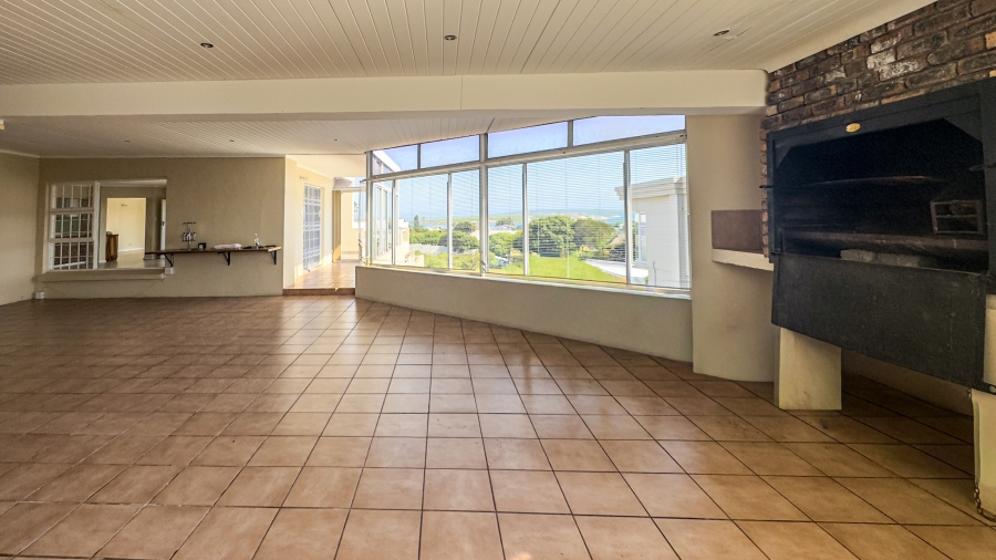 8 Bedroom Property for Sale in Middedorp Western Cape